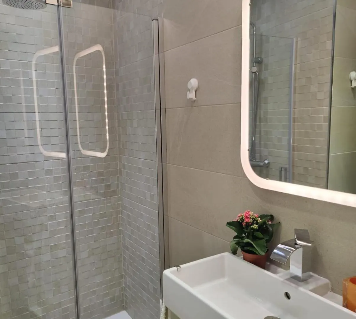 Luminoso Apartamento Exterior Con Balcon Y Patio En Centro Historico Feria-Alameda Sevilla Lägenhet