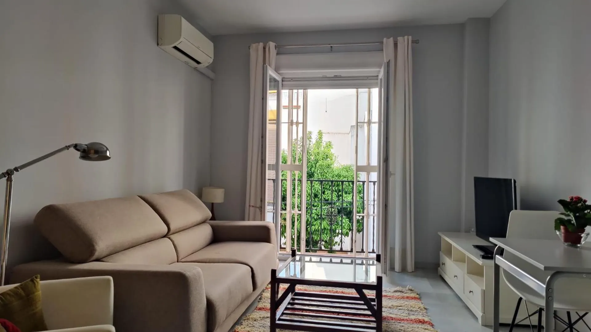 Luminoso Apartamento Exterior Con Balcon Y Patio En Centro Historico Feria-Alameda Sevilla